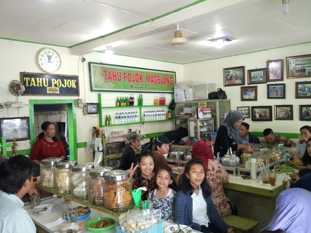 Review Kupat Tahu Pojok Magelang