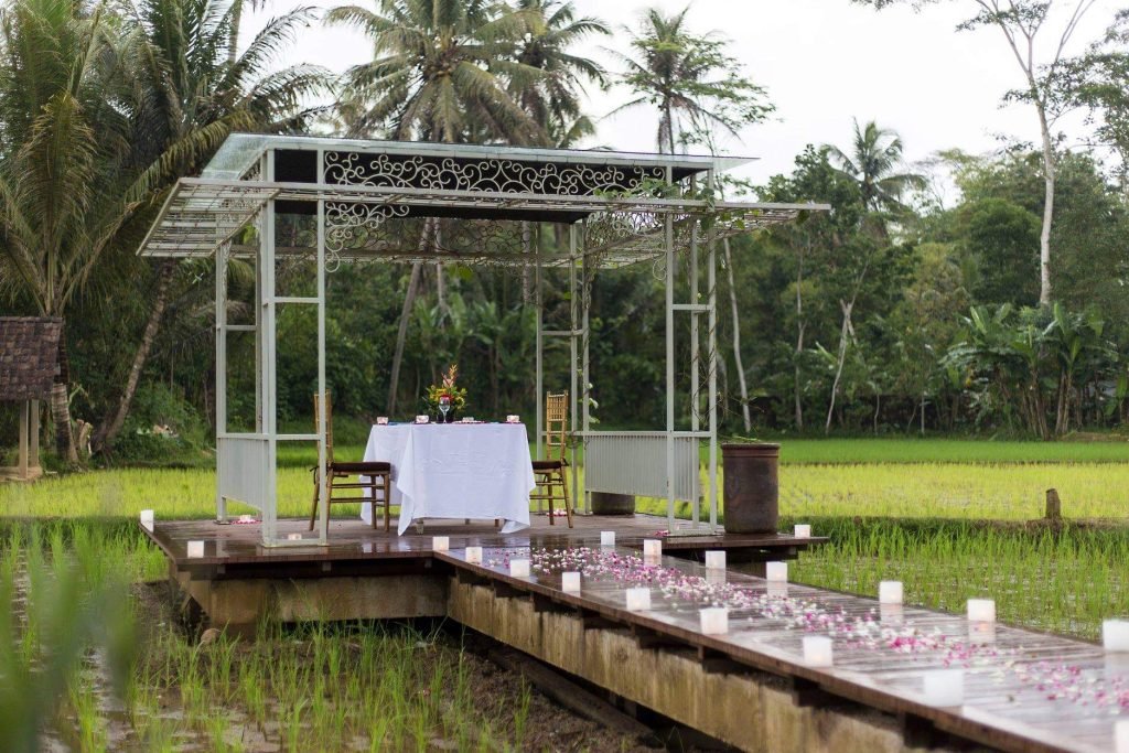 Makan Enak dengan Suasana Pedesaan di Stupa Restaurant
