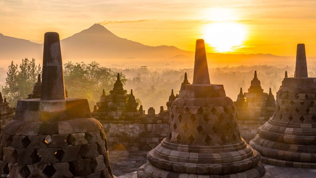 Menikmati Sunrise Borobudur yang Akan Membuat Anda Tercengang