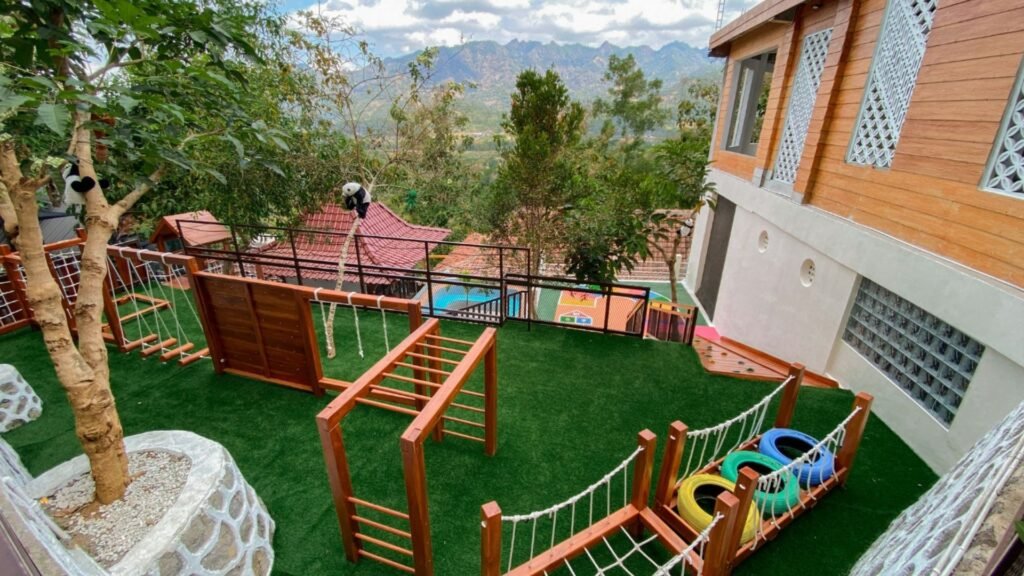 tempat makan dengan playground