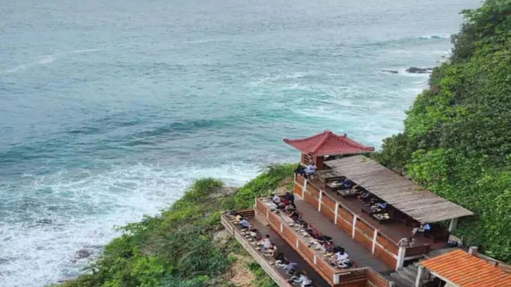 Puncak Segoro Gunungkidul tebing laut
