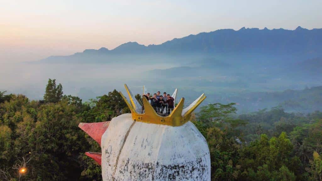 Gereja Ayam Bukit Rhema dekat Kedai Bukit Rhema Borobudur untuk artikel beda Kedai Bukit Rhema dan Gereja Ayam
