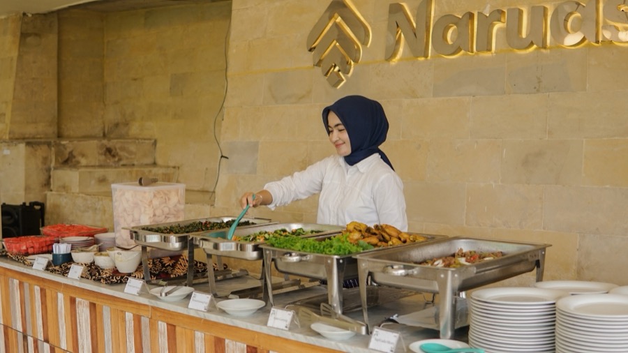 Makan siang setelah keliling VW Borobudur