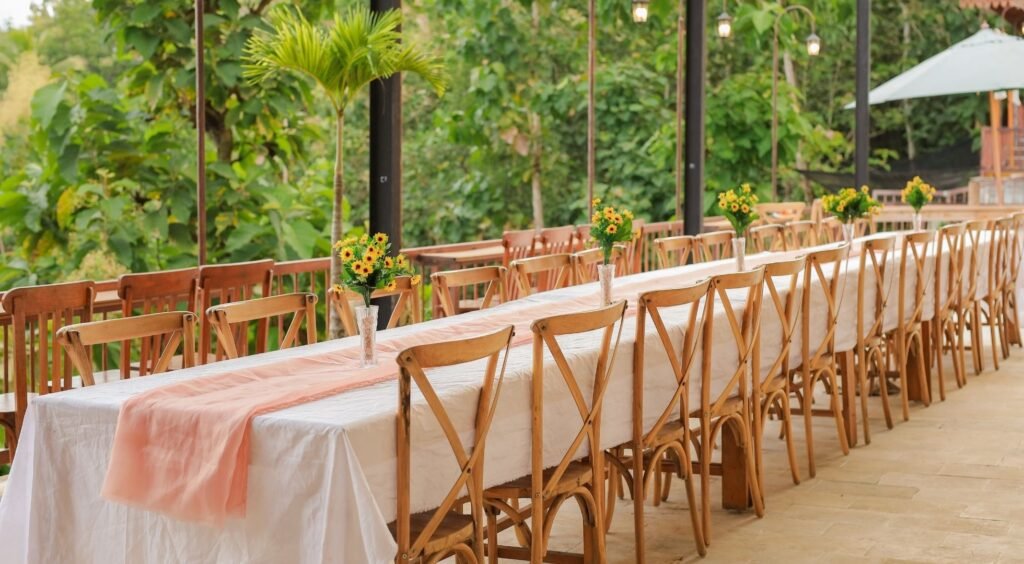 Plataran semi outdoor Kedai Bukit Rhema untuk keluarga dan rombongan untuk artikel tempat nongkrong sekitar Candi Borobudur