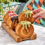 Cromboloni flaky dengan isian manis siap disantap