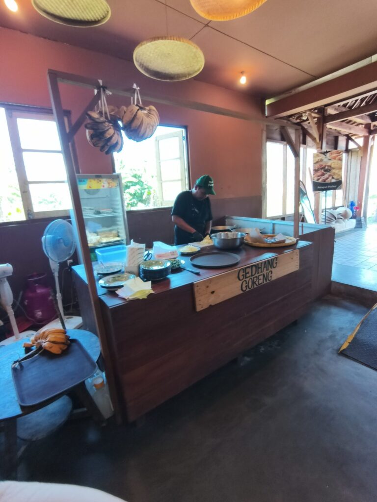 Stasiun gedhang goreng Desa Palagan Jogja 24 jam